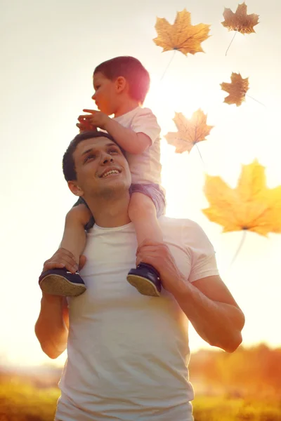 Happy father and son child walking together enjoying sunny autum — Stock Photo, Image