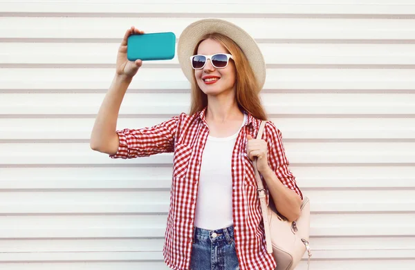 Ritratto Giovane Donna Sorridente Che Selfie Smartphone Indossando Cappello Paglia — Foto Stock