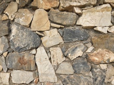 Soyut arka plan olarak farklı taşlara sahip eski antik bir duvar.