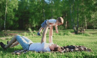 Baba ve oğul park, eğlence, Aile, mutluluk sahip dinlenme