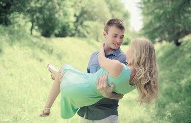 mutlu yakışıklı tutan eller en sevdiğim kız, çift, l