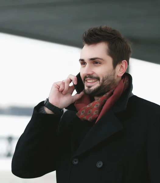 Portrait handsome joyful man talking on the phone — Stock Photo, Image