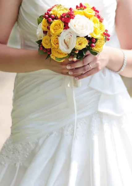 Žlutá svatební kytice — Stock fotografie