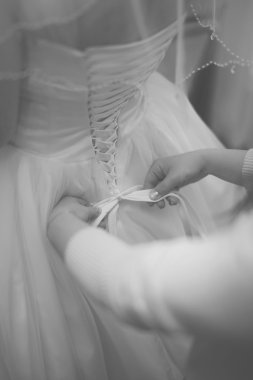 Gelinlik, Gelin hazırlama, geri, korse