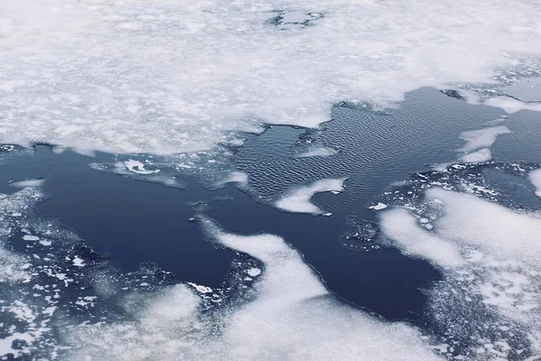 Cracked ice floes on a frozen sea, winter cold background — Stock Photo, Image