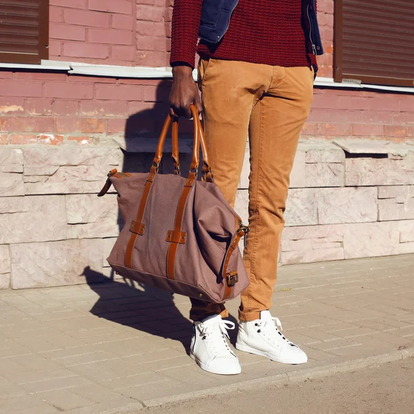 Moda erkek bakmak. Trendy kıyafetler şık genç handso detay
