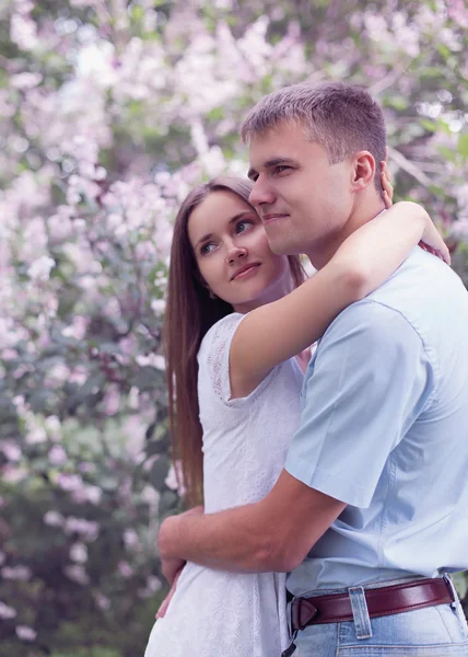 Portrait of beautiful young couple together in the flowering spr — Stock Photo, Image