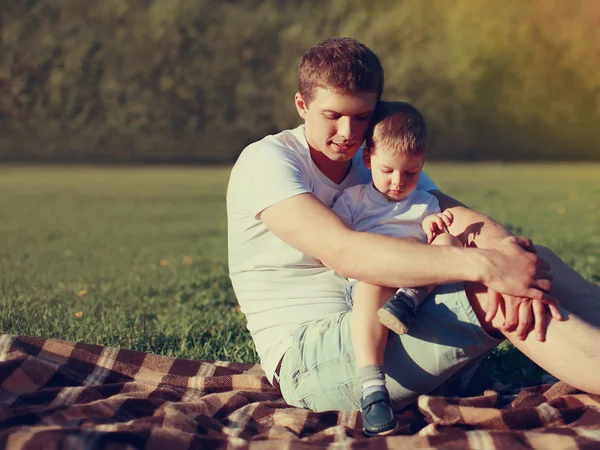 Portrait of happy father and son child together resting outdoors — Stock Photo, Image
