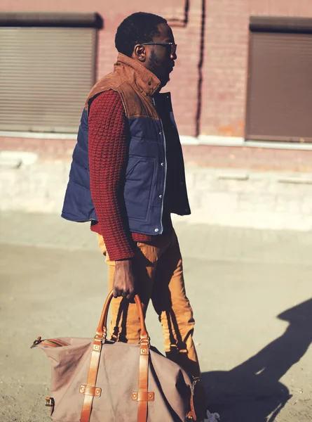 Fashion handsome stylish african man wearing a vest jacket, swea — Stock Photo, Image