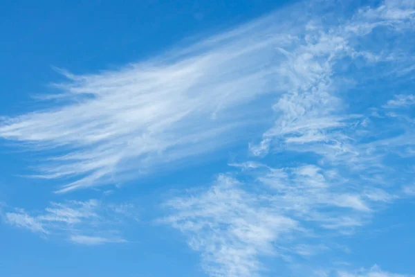 Clouds against the blue sky, natural landscape. — Stock Photo, Image