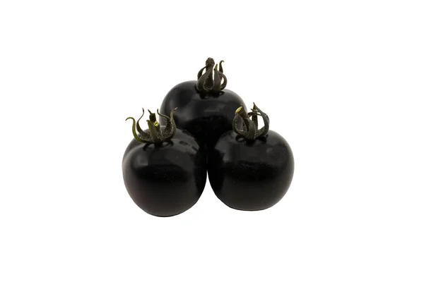 Tomates pretos close-up isolado no fundo branco — Fotografia de Stock