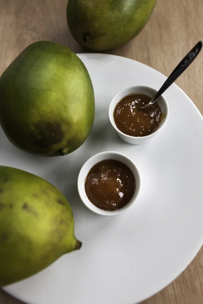 Chutney de mango fresco con mangos maduros — Foto de Stock