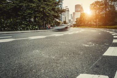 modern şehir içinde yol asfalt