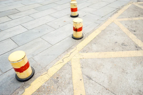 禁止停车黄线的地方 — 图库照片