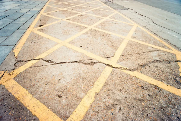 Nessun parcheggio zona linea gialla — Foto Stock