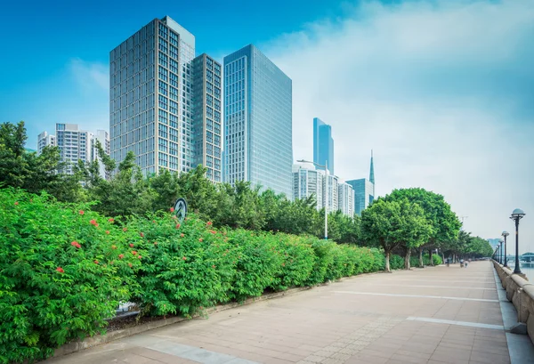 Guangzhou cidade com edifícios modernos — Fotografia de Stock