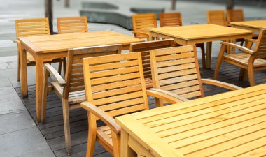 masa ve sandalye açık Cafe