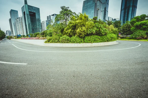 Asphalt pavement with skyscrapers in Guangzhou — Stock Photo, Image
