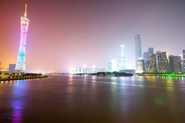 Skyline notturno e paesaggio urbano a Guangzhou — Foto Stock