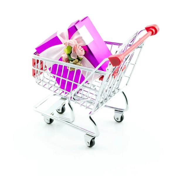 Shopping cart and gift box — Stock Photo, Image