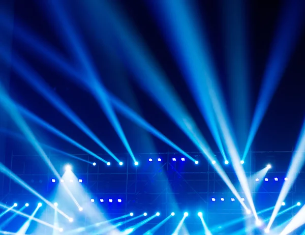 Holofotes no palco de teatro — Fotografia de Stock