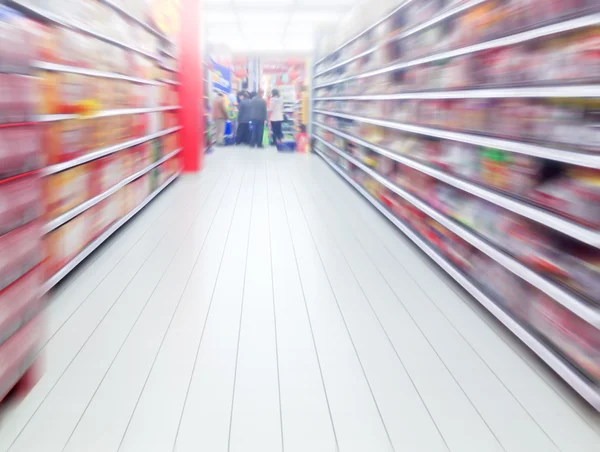 Interior de prateleiras de supermercado — Fotografia de Stock