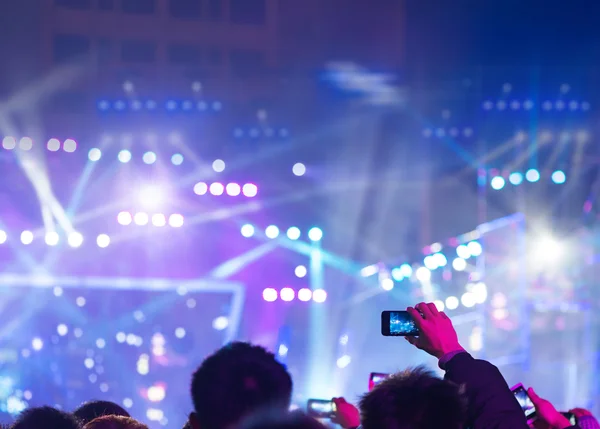 Audience silhouettes at concert — Stock Photo, Image