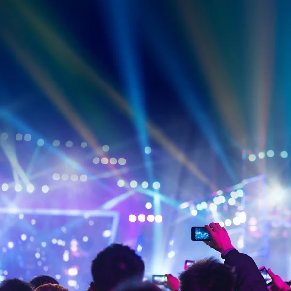 Silhouette di pubblico a concerto — Foto Stock