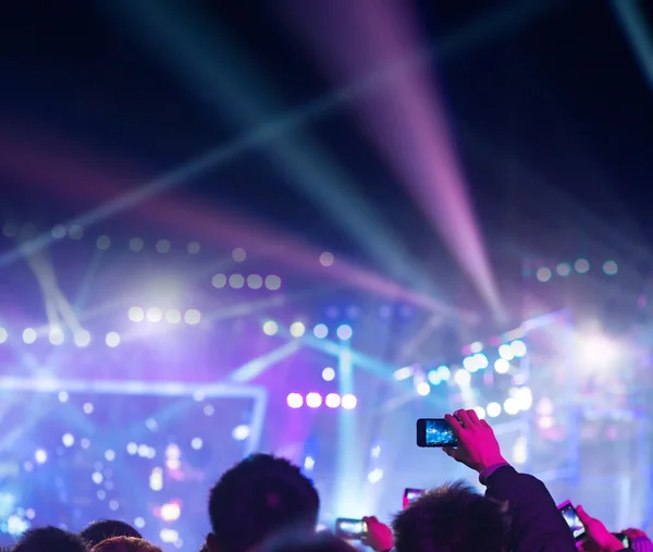 Audience silhouettes at concert — Stock Photo, Image