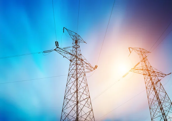 Torre de energía en el cielo —  Fotos de Stock