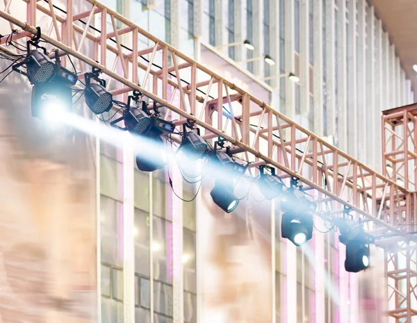 Spotlights på teater scenen — Stockfoto