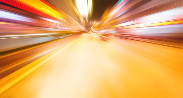 Aceleração movimento de velocidade na estrada noturna — Fotografia de Stock