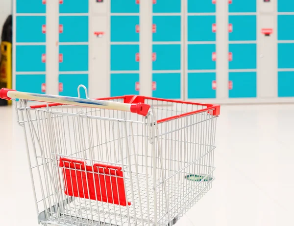 Empty red shopping cart. — Stock Photo, Image