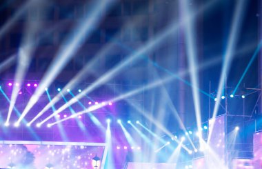 Sahne spot ışık ışınları ile