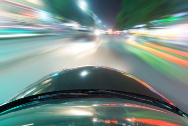 arka plan bulanıklık hareket ile yolda araba