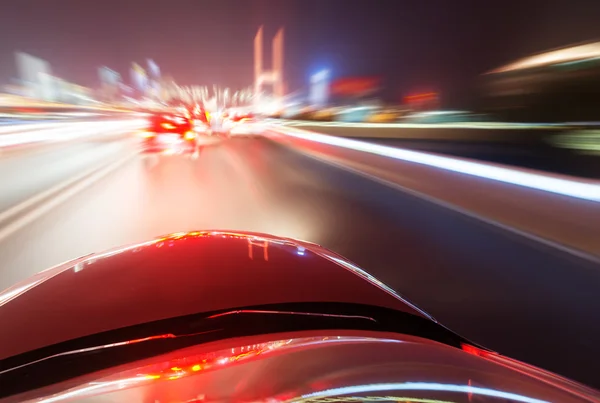 Coche en la carretera por la noche —  Fotos de Stock