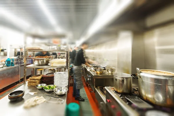レストランのキッチンのシェフ — ストック写真