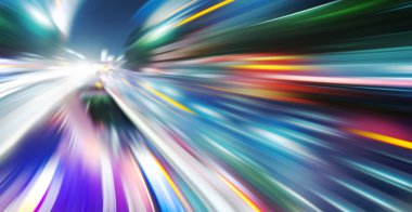 Gece yolunda hız hareketi 