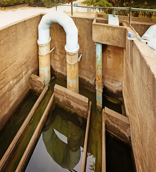 Pipeline bleu pour l'oxygène soufflant dans les eaux usées — Photo