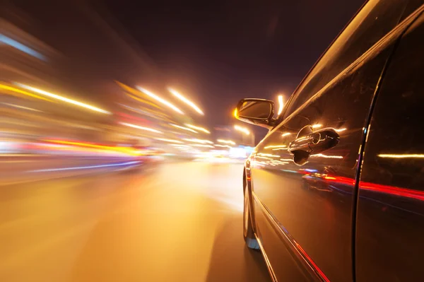 Auto su strada di notte — Foto Stock