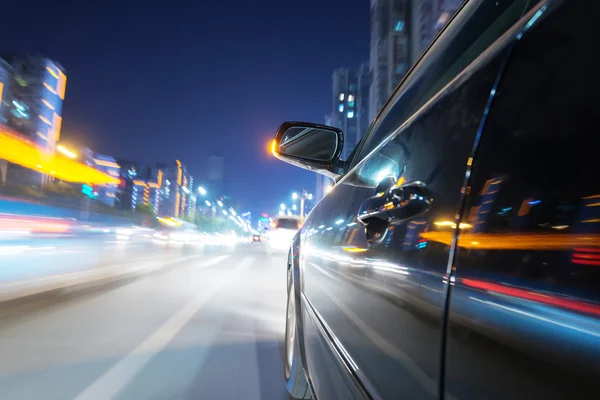 Auto su strada di notte — Foto Stock