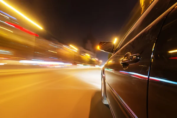 Auto su strada di notte — Foto Stock