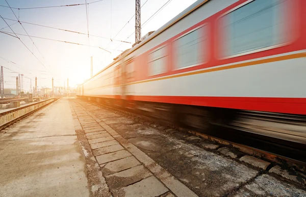 高速移動する電車 — ストック写真