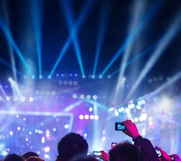 Silhouette di pubblico a concerto — Foto Stock