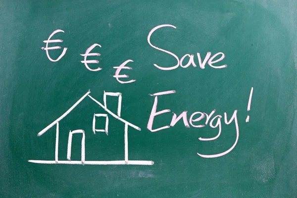 Señal de ahorro de energía en pizarra — Foto de Stock