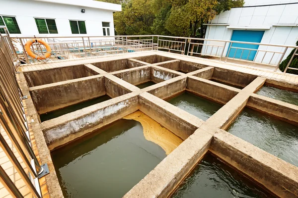 Estação de tratamento de águas residuais — Fotografia de Stock