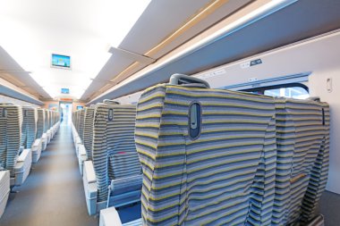 bölme içinde yüksek hızlı tren