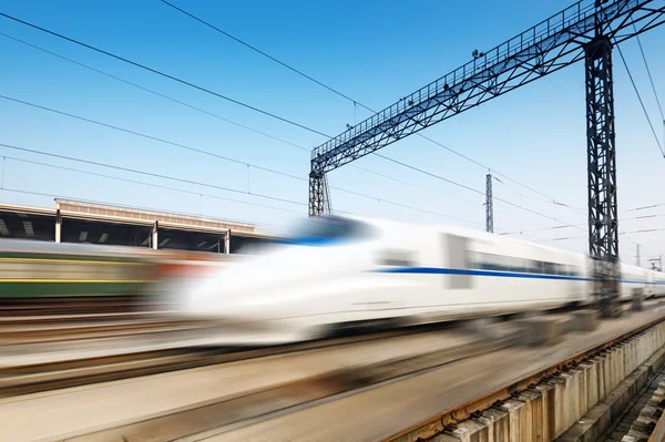 Trenes en movimiento rápido — Foto de Stock