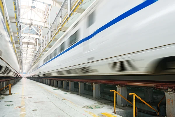 Tren rápido en el depósito de servicio —  Fotos de Stock