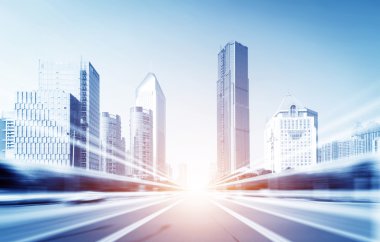 Bina arka plan üzerinde ışık yollar